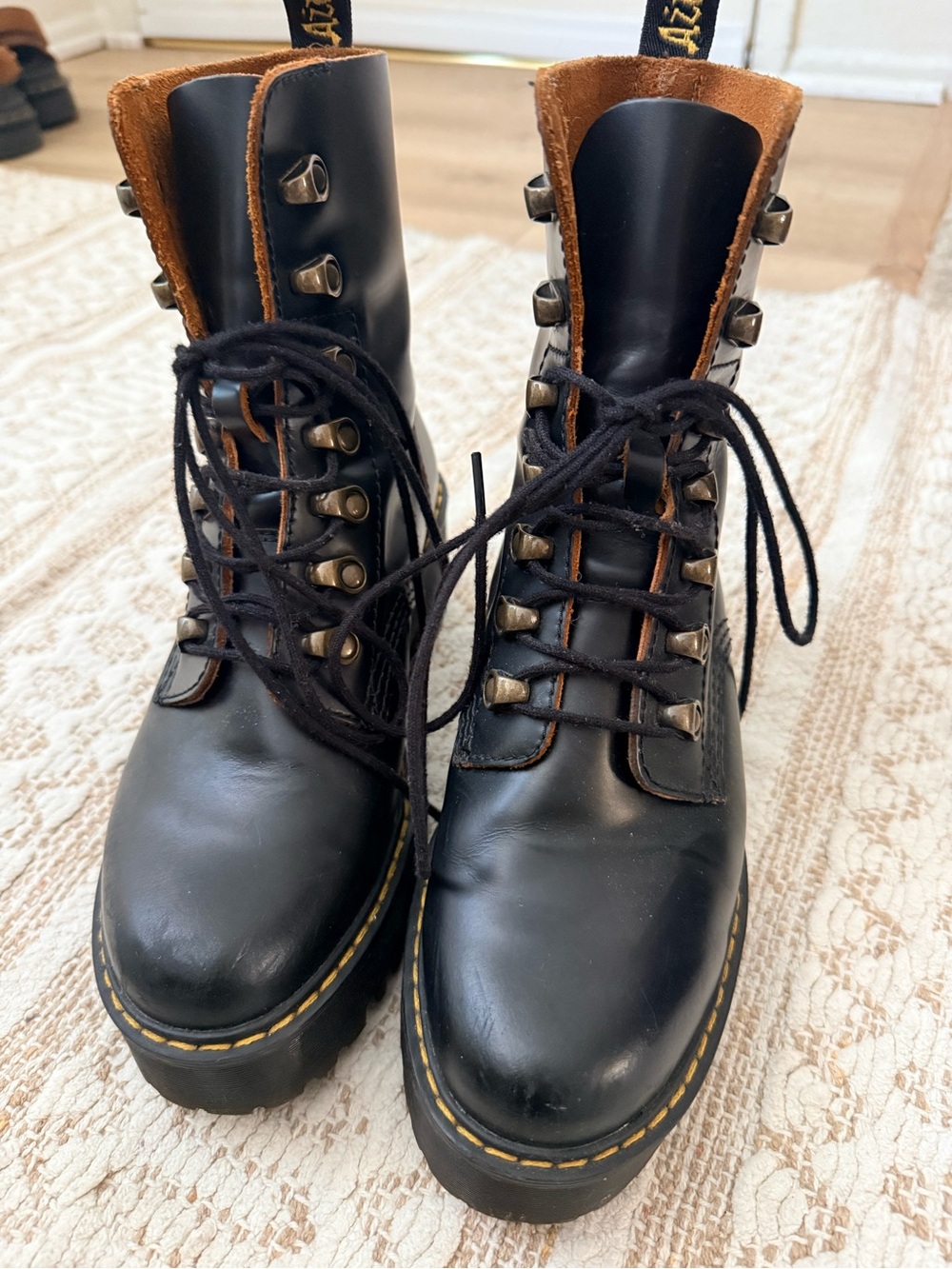 Dr. Martens Leona Boots | Black | Women’s Size 6 - Picture 4 of 6